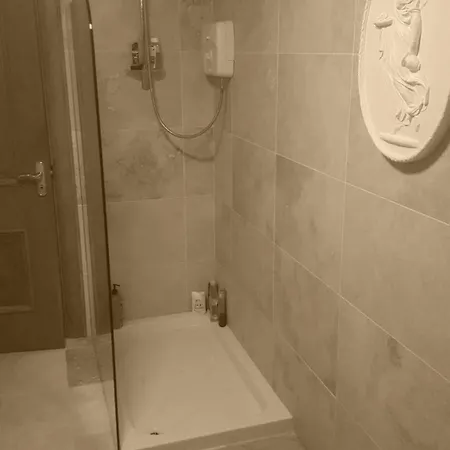 بيت ضيافة Dernvale House - Double - Sleeps 2 Mullinderg