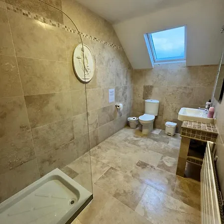 Dernvale House - Double - Sleeps 2 Gasthof *